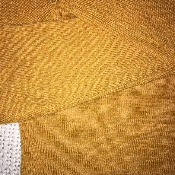 Forever 21 mustard sweater - Picture 3 of 3